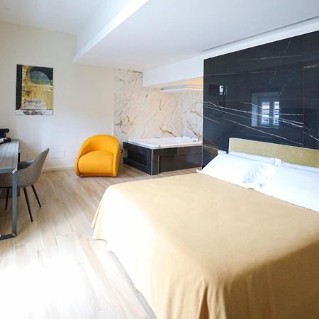 Municipio Luxury Suite Neapel Exterior foto