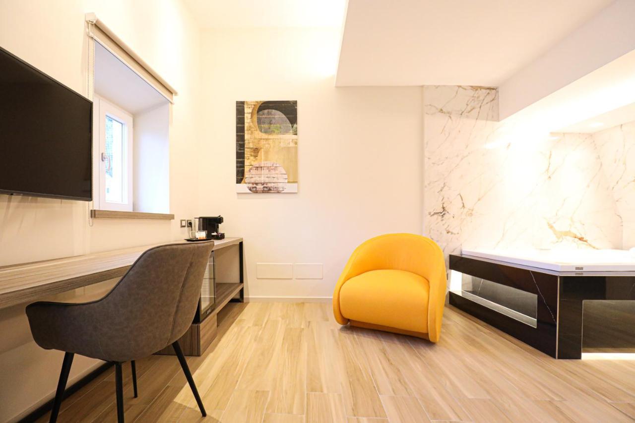 Municipio Luxury Suite Neapel Exterior foto